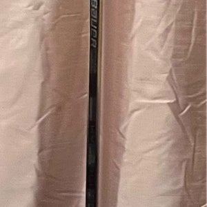 Intermediate Bauer Right Handed P28M Pro Stock (Used) Vapor Hyperlite 2 Hockey Stick