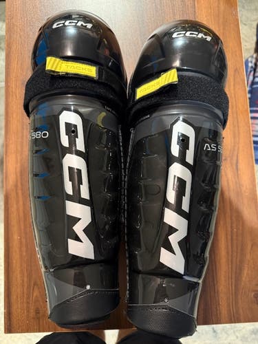 Senior CCM AS 580 15" Shin Pads (Used)