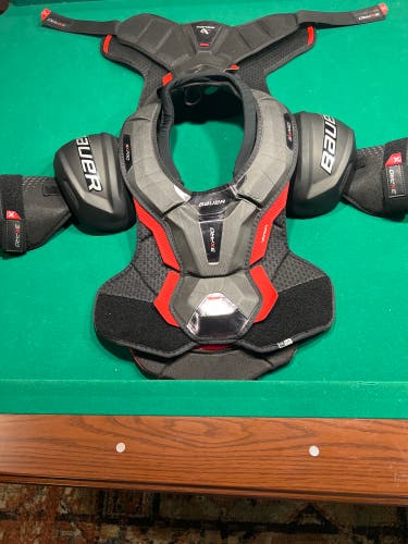 Large Bauer  (Used) Vapor 3X Pro Shoulder Pads