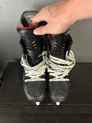 Used Bauer Regular Size 8 Vapor Hyperlite Hockey Skates