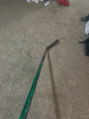 Senior Bauer Right Handed P92M Pro Stock (New) Vapor Hyperlite 2 Hockey Stick