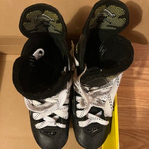 True Catalyst 7 Hockey Skates