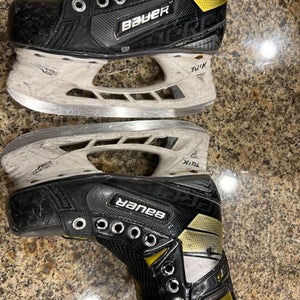 Bauer Regular Width  Size 2 (Used) Supreme 3S Hockey Skates