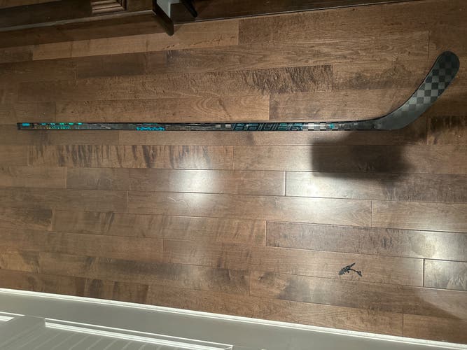 Senior Bauer Twitch Right Handed P92 70 Flex  (New)