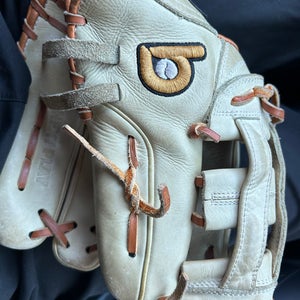 2024 Right Hand Throw 11.75" (Used) Bradley Next Play Baseball Glove