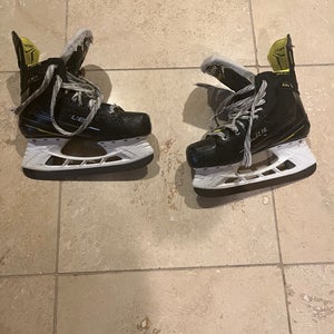 2022 Bauer Regular Width   7 (Used) Supreme M4 Hockey Skates