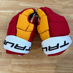 Calgary Flames True 14" Pro Stock (New) Pro 4-Roll Gloves