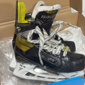 Bauer Supreme 3S Hockey Skates Regular Width Size 3 (Used)