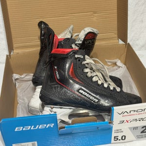 Bauer Vapor 3X Pro Hockey Skates Regular Width Size 5 Fit 2 (Used)