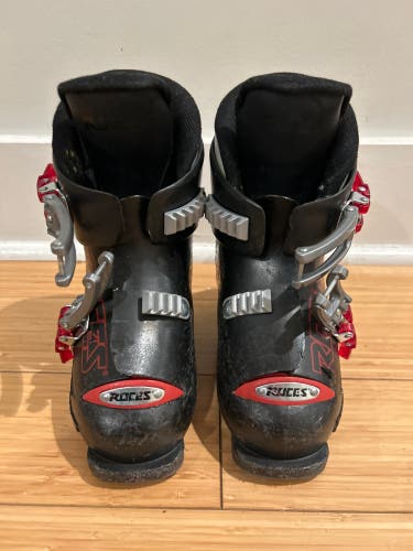 Roces 6 in 1 adjustable kids ski boots (Used) Ski Boots 16-18.5