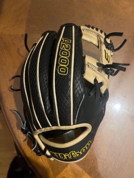 Right Hand Throw 11.75" (Barely Used) A2000 Baseball Glove