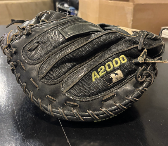 Wilson A2000 Black Catcher's Glove 33.5" (Used) Right Hand Throw