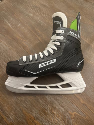 Bauer Regular Width 10 (New) XLS Hockey Skates
