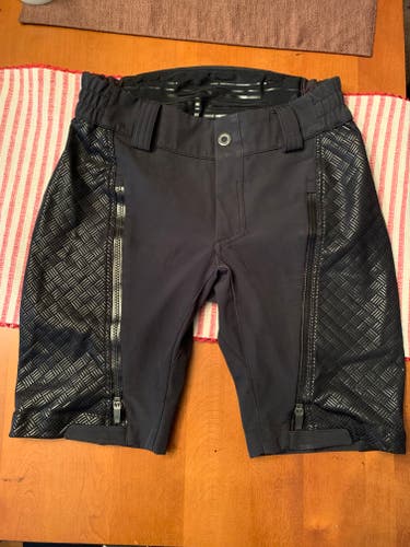 Black Unisex Adult XS SYNC Ski Training shorts (Used)
