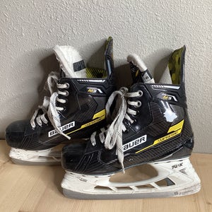 Intermediate Bauer Supreme M3 Hockey Skates Size 5 (Used)