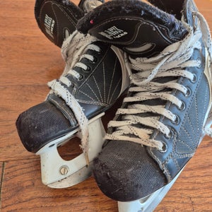 CCM Black Tacks Hockey Skates Wide Width Size 4.5 (Used)
