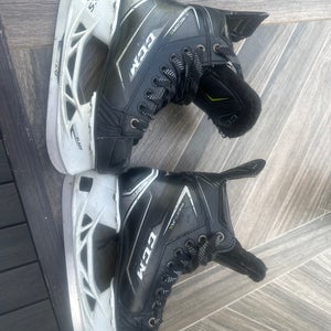 CCM Regular Width Size 3 (Used) RibCor MaxxPro Hockey Skates