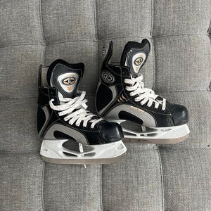 Easton Regular Width   Size 3 (Used) Synergy 200 Hockey Skates