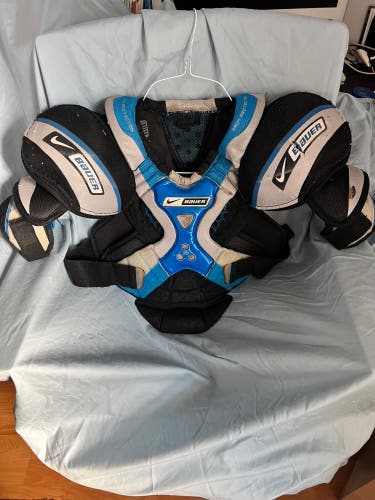 Small Bauer  (Used) Supreme 190 Shoulder Pads