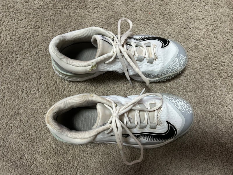 White Kid's Youth Low Top Turf Cleats (Used) Huarache