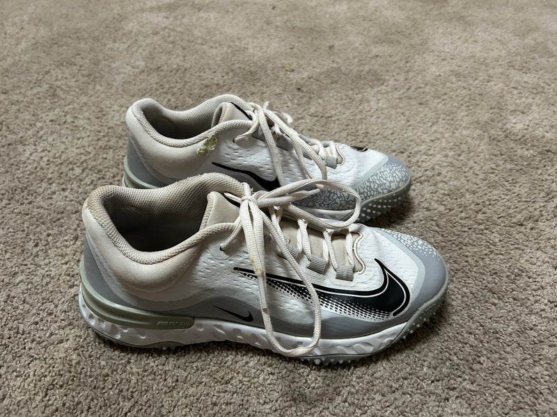 White Kid's Youth Low Top Turf Cleats (Used) Huarache