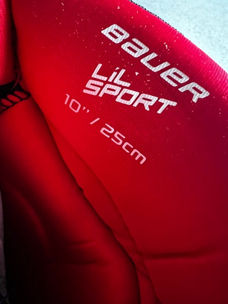 Hockey player gloves