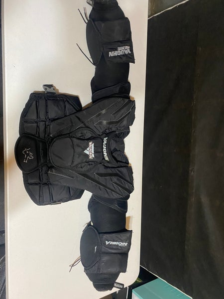 Senior Medium Vaughn Vision 9500 Goalie Chest Protector (Used)