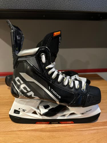 CCM TACKS VECTOR PREMIER Size 7 Hockey Skates