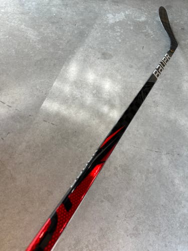 NCAA 82 Flex P28 Senior Bauer Left Hand Pro Stock (New) Vapor FlyLite Hockey Stick