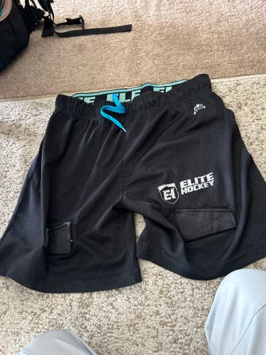 Mens large hockey shorts