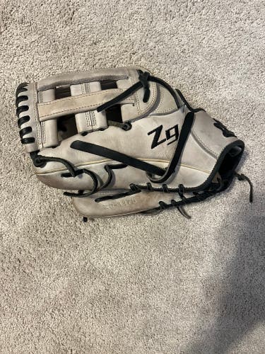 2023 Outfield 11.75" (Used) z9 Baseball Glove