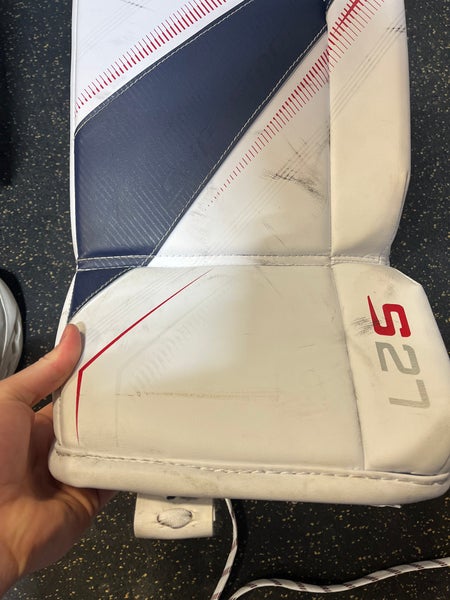 Like New Bauer Supreme S27 Senior Medium Goalie Leg Pads