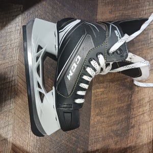 9040 Hockey Skates size 3