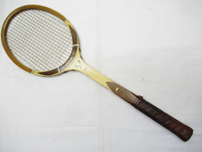 VINTAGE HAWTHORNE "MEDALIST" WOOD TENNIS RACQUET. ANTIQUE / DISPLAY