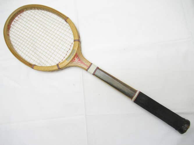 VINTAGE CORTLAND "PACEMAKER" WOOD TENNIS RACQUET. ANTIQUE/DISPLAY