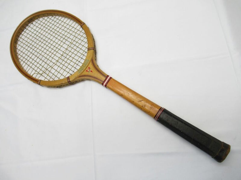 VINTAGE CORTLAND "PACEMAKER" WOODEN TENNIS RACQUET. ANTIQUE / DISPLAY