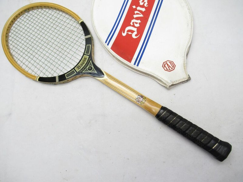 VINTAGE VICTOR/TAD DAVIS "PROFESSIONAL" WOODEN TENNIS RACQUET. ANTIQUE / DISPLAY