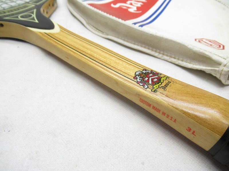 VINTAGE VICTOR/TAD DAVIS "PROFESSIONAL" WOODEN TENNIS RACQUET. ANTIQUE / DISPLAY