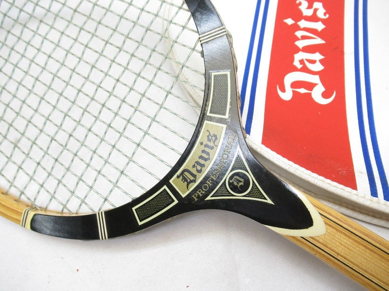 VINTAGE VICTOR/TAD DAVIS "PROFESSIONAL" WOODEN TENNIS RACQUET. ANTIQUE / DISPLAY