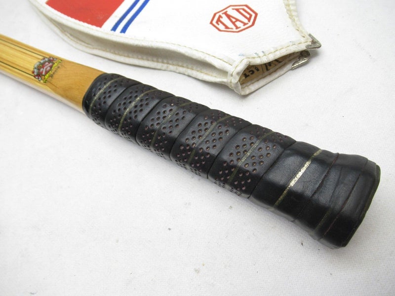 VINTAGE VICTOR/TAD DAVIS "PROFESSIONAL" WOODEN TENNIS RACQUET. ANTIQUE / DISPLAY