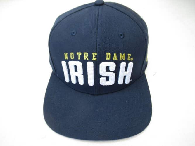 *NWT* UNISEX UNDER ARMOUR NOTRE DAME "IRISH" FITTED CAP. OFFICIAL LICENSED