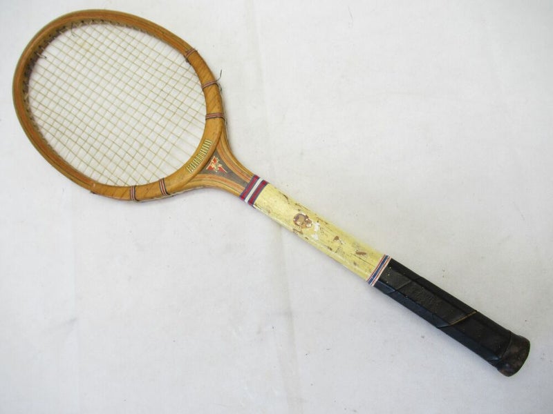 VINTAGE CORTLAND "AMERICAN DRIVER" WOODEN TENNIS RACQUET. ANTIQUE / DISPLAY