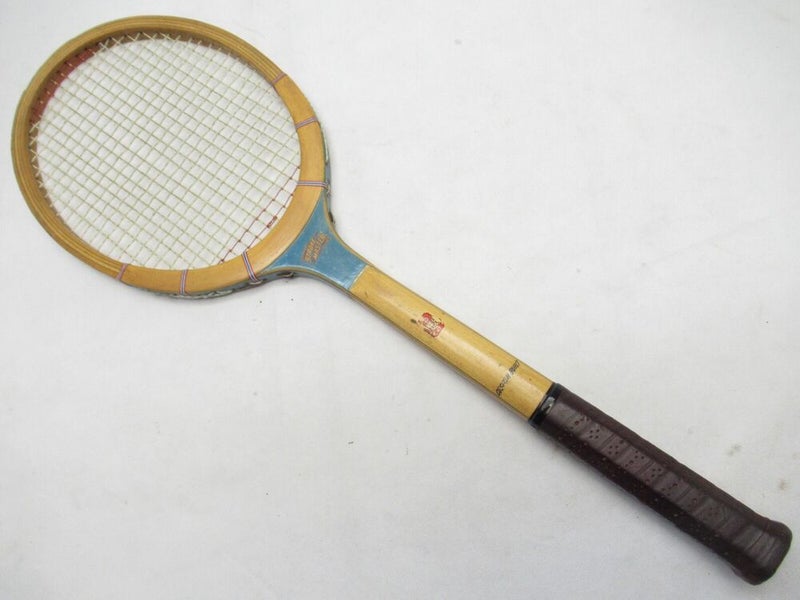 VTG HARRY C. LEE CO. "STROKE MASTER" WOODEN TENNIS RACQUET. ANTIQUE / DISPLAY