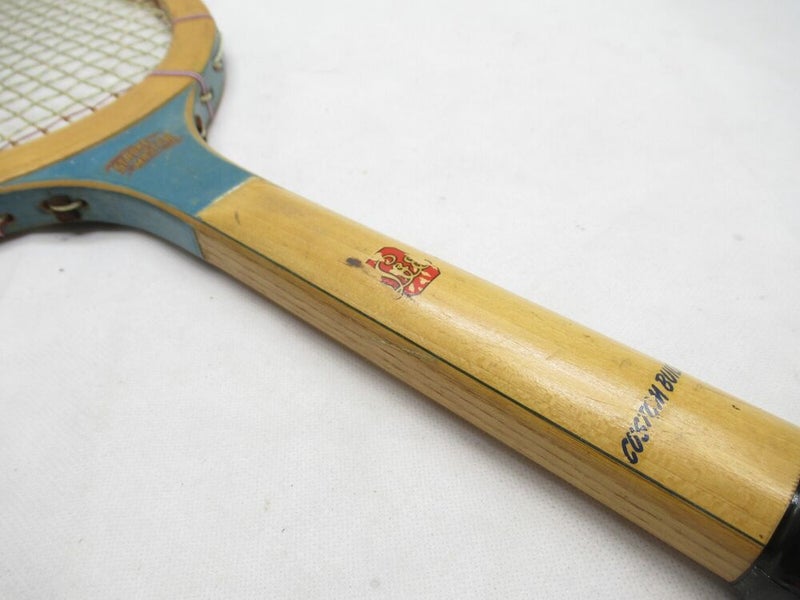 VTG HARRY C. LEE CO. "STROKE MASTER" WOODEN TENNIS RACQUET. ANTIQUE / DISPLAY