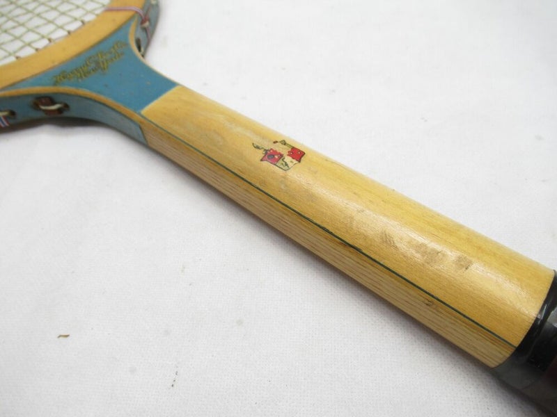 VTG HARRY C. LEE CO. "STROKE MASTER" WOODEN TENNIS RACQUET. ANTIQUE / DISPLAY