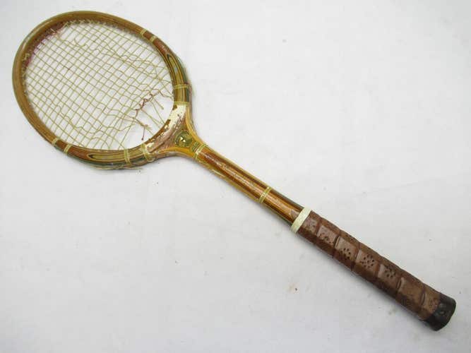 VINTAGE BREWER RACKET CO. WOODEN TENNIS RACQUET. ANTIQUE / DISPLAY