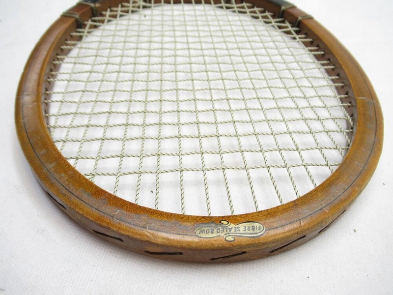 VINTAGE SPALDING "KRO-BAT" WOODEN TENNIS RACQUET. ANTIQUE / DISPLAY