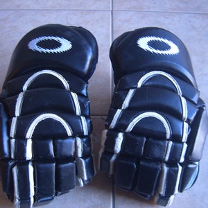 Good Condition 2000s' Oakley Senior Hockey Gloves 14" Black/White Made in Canada