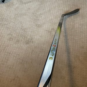 Senior Bauer Right Handed P28  (Used) Vapor Hyperlite 2 Hockey Stick