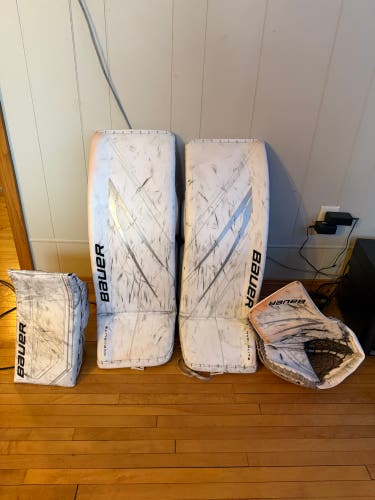 Bauer Hyperlite 2 pads and glove, Mach blocker